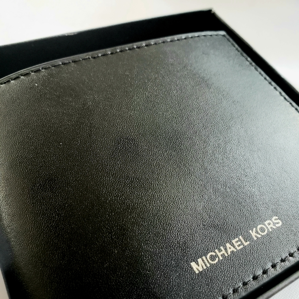 NWT authentic MK genuine leather men's wallet - Picture 4 of 5